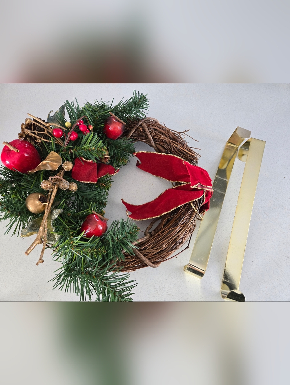 Christmas Wreath Wall Decor With 2 Hangers
